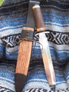 Goliath Dagger:Walnut w/ Maple Burl and Bison horn handle